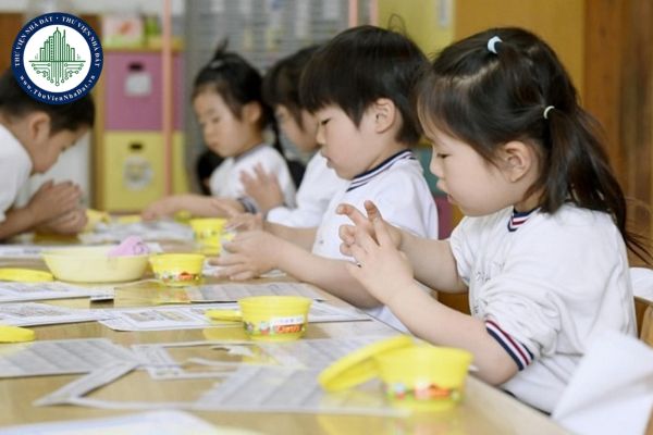 Biên soạn chương trình giáo dục mầm non phải đảm bảo nguyên tắc nào?