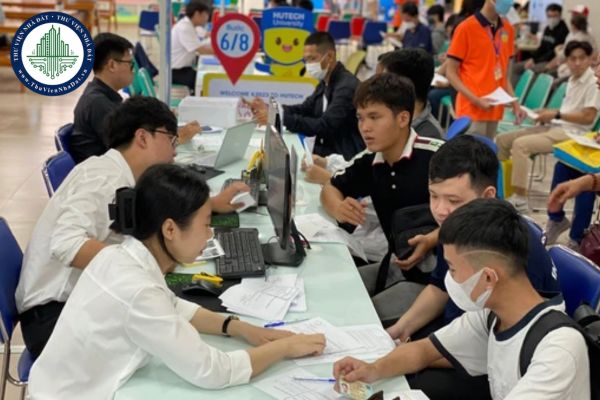 Thời điểm công bố công khai mức thu học phí của trường đại học là khi nào?