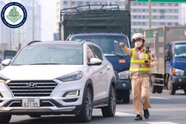 Mức phạt lỗi đi sai làn đường đối với xe ô tô từ năm 2025 là bao nhiêu? (Nghị định 168/2024)