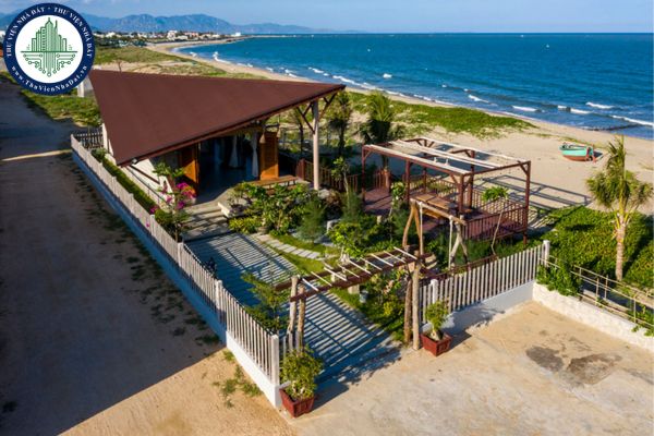 Nhà gần biển nên làm cửa chất liệu gì? 