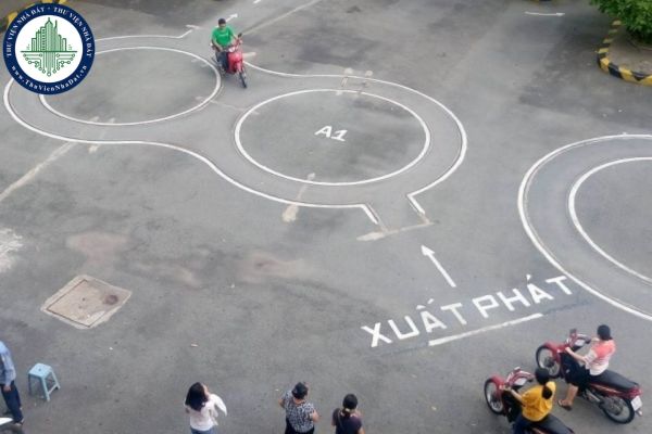 Có bằng lái xe ô tô thì có được miễn thi bằng lái xe máy không?