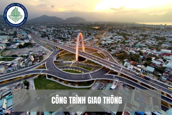 Khu vực cấm hoạt động khoáng sản có bao gồm đất thuộc phạm vi bảo vệ công trình giao thông không?