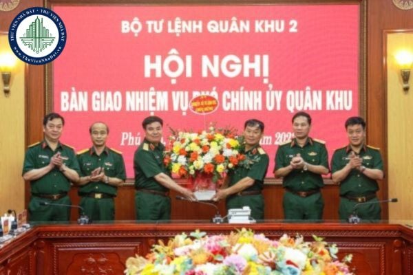 Thiếu tướng Quân đội được thăng quân hàm lên Trung tướng phải mất bao nhiêu năm? Trường hợp nào được xét thăng quân hàm vượt bậc?