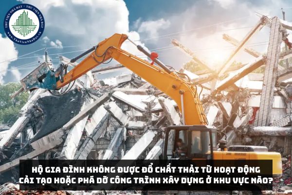 Hộ gia đình không được đổ chất thải từ hoạt động cải tạo hoặc phá dỡ công trình xây dựng ở khu vực nào?