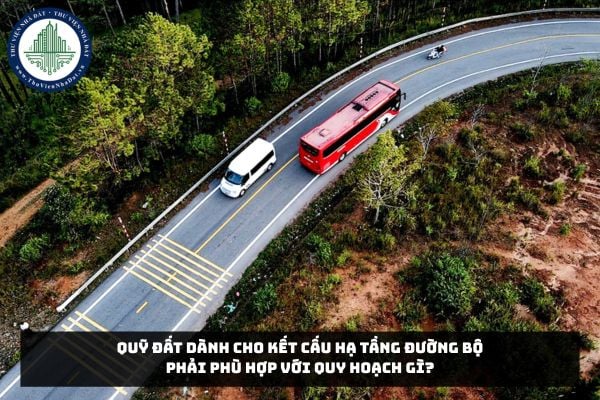 Quỹ đất dành cho kết cấu hạ tầng đường bộ phải phù hợp với quy hoạch gì?