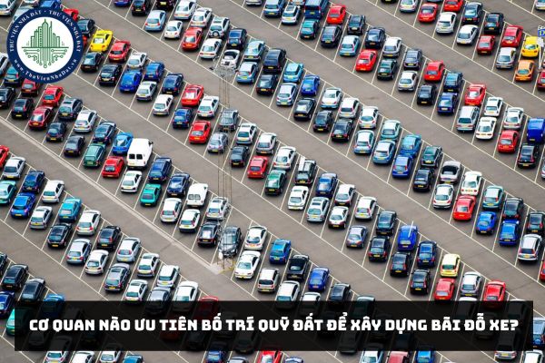 Cơ quan nào ưu tiên bố trí quỹ đất để xây dựng bãi đỗ xe?