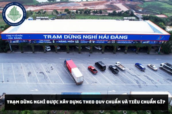 Trạm dừng nghỉ được xây dựng theo quy chuẩn và tiêu chuẩn gì?