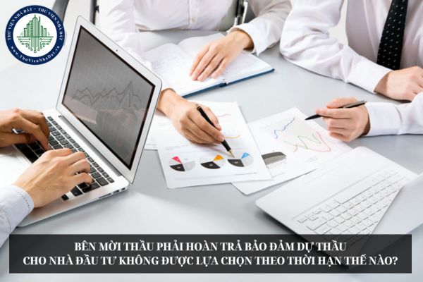 Bên mời thầu phải hoàn trả bảo đảm dự thầu cho nhà đầu tư không được lựa chọn theo thời hạn thế nào?