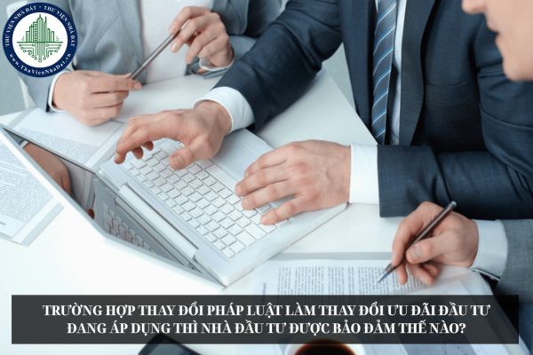 Trường hợp thay đổi pháp luật làm thay đổi ưu đãi đầu tư đang áp dụng thì nhà đầu tư được bảo đảm thế nào?