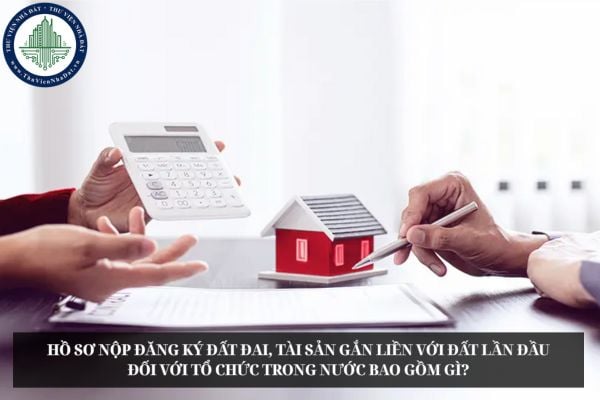Hồ sơ nộp đăng ký đất đai, tài sản gắn liền với đất lần đầu đối với tổ chức trong nước bao gồm gì?
