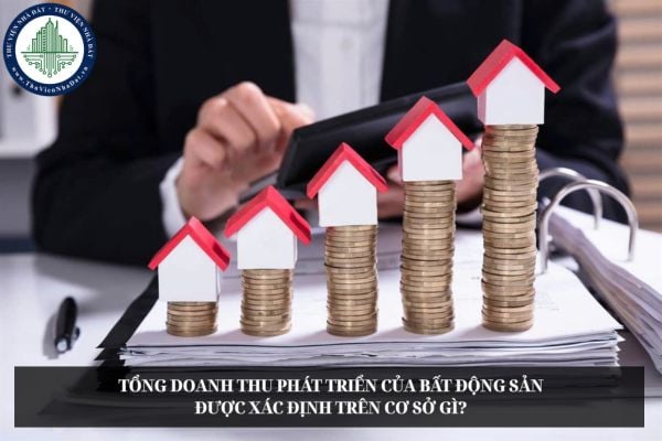 Tổng doanh thu phát triển của bất động sản được xác định trên cơ sở gì?