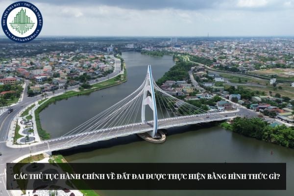 Các thủ tục hành chính về đất đai được thực hiện bằng hình thức gì?
