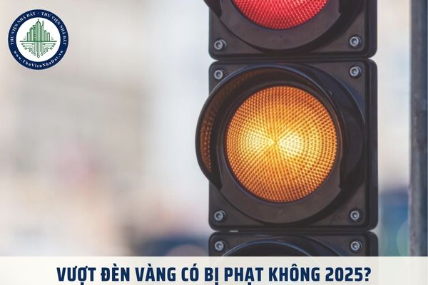 Vượt đèn vàng có bị phạt không 2025? Mức phạt lỗi ô tô vượt đèn vàng theo Nghị định 168 là bao nhiêu?