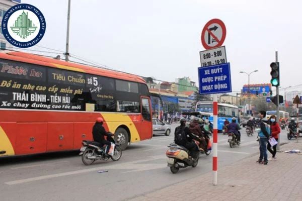 Điều khiển xe ô tô rẽ phải tại nơi có biển báo hiệu cấm rẽ phải đối với xe ô tô bị phạt bao nhiêu?