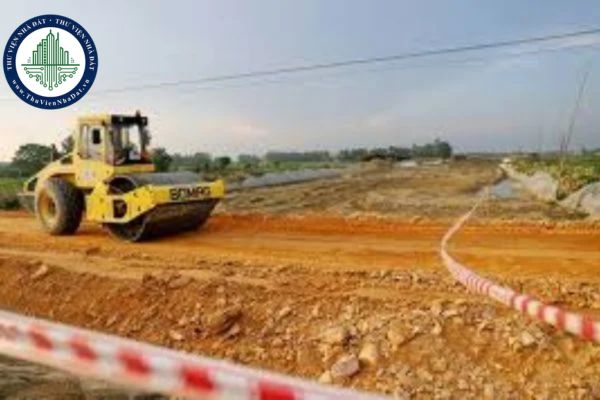 Có tiến hành đấu giá quyền sử dụng đất đối với đất đã được thu hồi nhưng chưa hoàn thành việc bồi thường không?