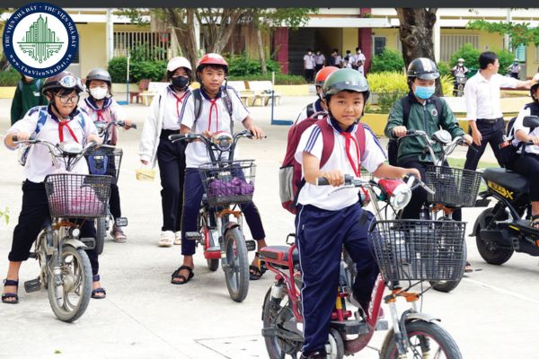 Cần phải làm gì để đảm bảo an toàn khi tham gia giao thông bằng xe đạp và xe đạp điện? Nội dung giáo dục pháp luật ở cấp THCS như thế nào? (Hình từ Internet)