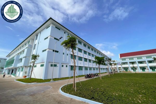 Hiệu trưởng trường THCS có nhiệm kỳ mấy năm? Có phải tự mình tuyển giáo viên hay không?