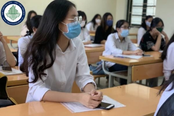 Học sinh THCS có được quyền nhuộm tóc khi đến trường? Nếu học sinh THCS cố tình nhuộm tóc khi đến trường thì có bị cấm hay không?