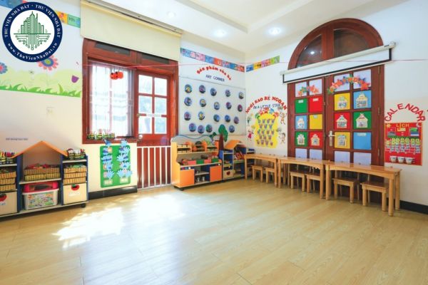 Nhà trẻ tư thục có tư cách pháp nhân không? Nhân sự trong nhà trẻ tư thục được tổ chức như thế nào?