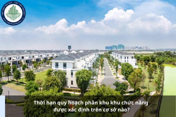 Thời hạn quy hoạch phân khu khu chức năng được xác định trên cơ sở nào?