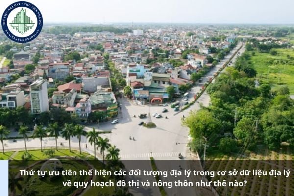 Thứ tự ưu tiên thể hiện các đối tượng địa lý trong cơ sở dữ liệu địa lý về quy hoạch đô thị và nông thôn như thế nào?