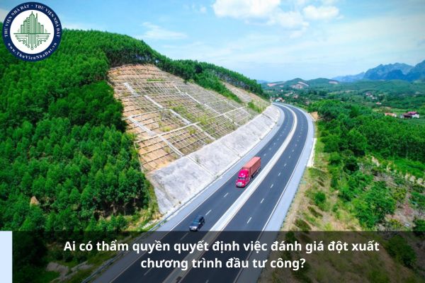 Ai có thẩm quyền quyết định việc đánh giá đột xuất chương trình đầu tư công?