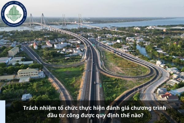 Trách nhiệm tổ chức thực hiện đánh giá chương trình đầu tư công được quy định thế nào?