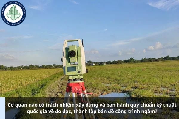 Cơ quan nào có trách nhiệm xây dựng và ban hành quy chuẩn kỹ thuật quốc gia về đo đạc, thành lập bản đồ công trình ngầm?