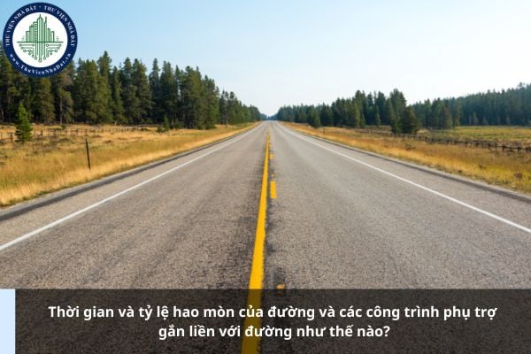 Thời gian và tỷ lệ hao mòn của đường và các công trình phụ trợ gắn liền với đường như thế nào?