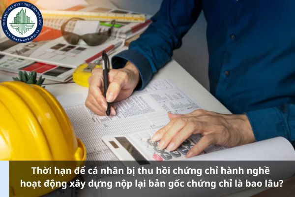 Thời hạn để cá nhân bị thu hồi chứng chỉ hành nghề hoạt động xây dựng nộp lại bản gốc chứng chỉ là bao lâu?