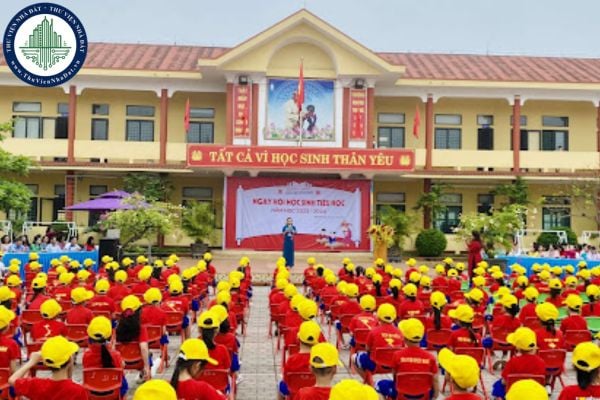 Trường tiểu học được vận động, tiếp nhận các khoản tài trợ để thực hiện cho mục đích gì?