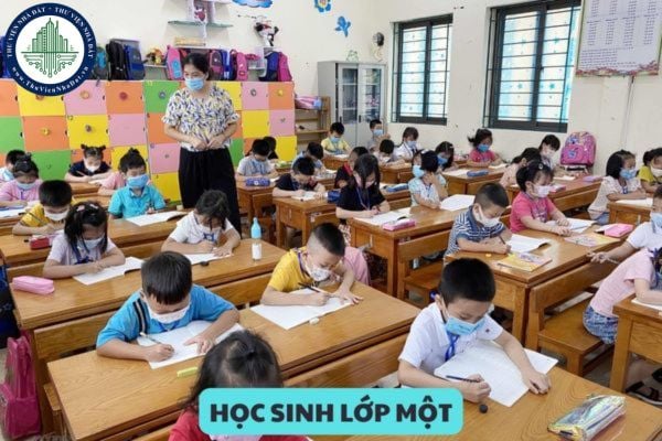 Tuổi của học sinh lớp một là bao nhiêu? Học sinh lớp một phải có hành vi ứng xử, trang phục như thế nào?