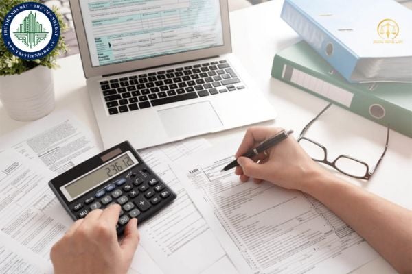 Mức thu lệ phí môn bài đối với địa điểm kinh doanh là bao nhiêu? Địa điểm kinh doanh được miễn lệ phí môn bài trong trường hợp nào?