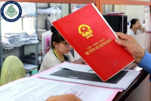 Hồ sơ đăng ký biến động đất đai để xác định lại diện tích đất ở cho hộ gia đình, cá nhân đã được cấp Giấy chứng nhận cấp huyện gồm những gì?