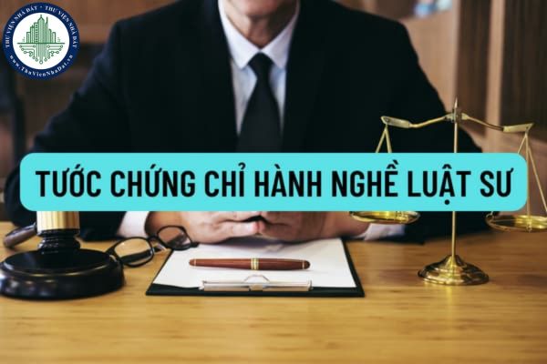 Luật sư có bị tước chứng chỉ hành nghề khi nhận lợi ích khác từ khách hàng ngoài khoản thù lao đã thoả thuận trong hợp đồng dịch vụ pháp lý?