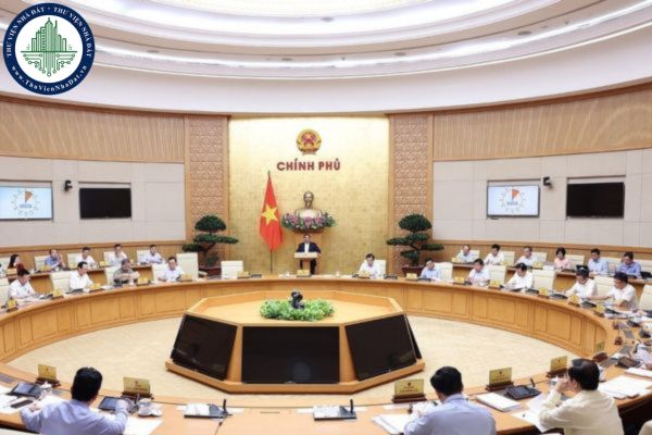 Chính phủ yêu cầu khẩn trương hoàn thiện hồ sơ báo cáo Bộ Chính trị về cải cách tiền lương tại Nghị quyết 65 ra sao?