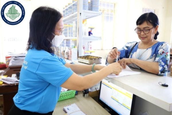 Thời điểm hưởng lương hưu của người lao động làm việc theo hợp đồng lao động là thời điểm nào?