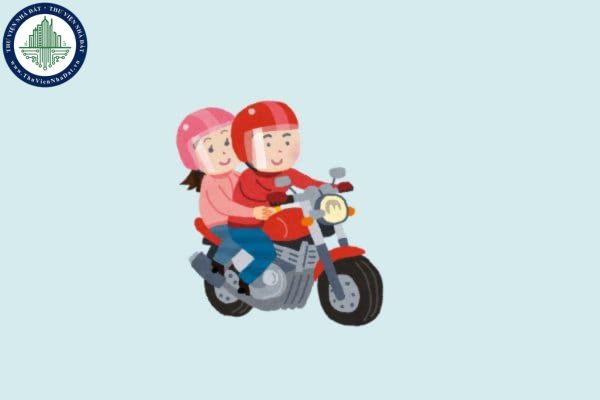 Chở trẻ em ngồi trước xe máy có bị phạt không theo Nghị định 168? Nguyên tắc trừ điểm giấy phép lái xe từ 01/01/2025?