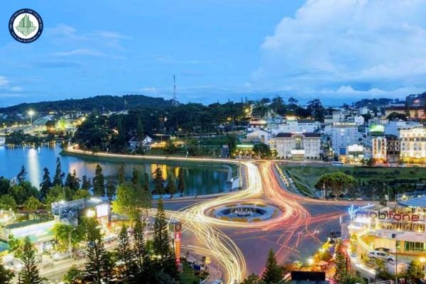 Tại sao Đà Lạt trở thành trung tâm hành chính sau khi sáp nhập các tỉnh?