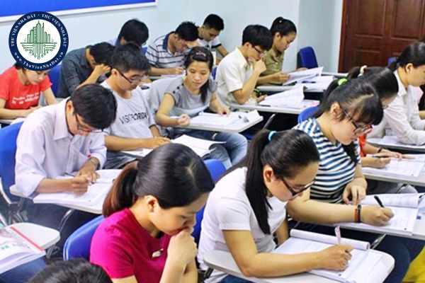 3 nhóm học sinh không cần nộp tiền khi học thêm trong nhà trường từ 14/2/2025