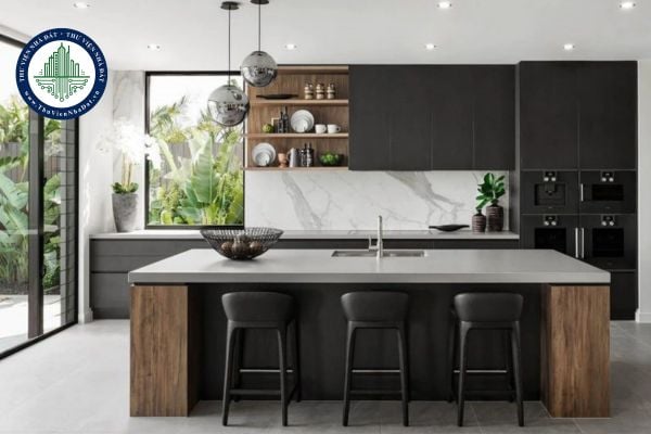 Bếp mở với cửa kính lớn gần gũi thiên nhiên
