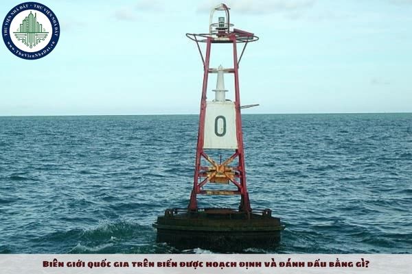 Biên giới quốc gia trên biển được hoạch định và đánh dấu bằng gì?