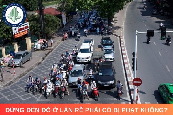 Dừng đèn đỏ ở làn rẽ phải có bị phạt không?