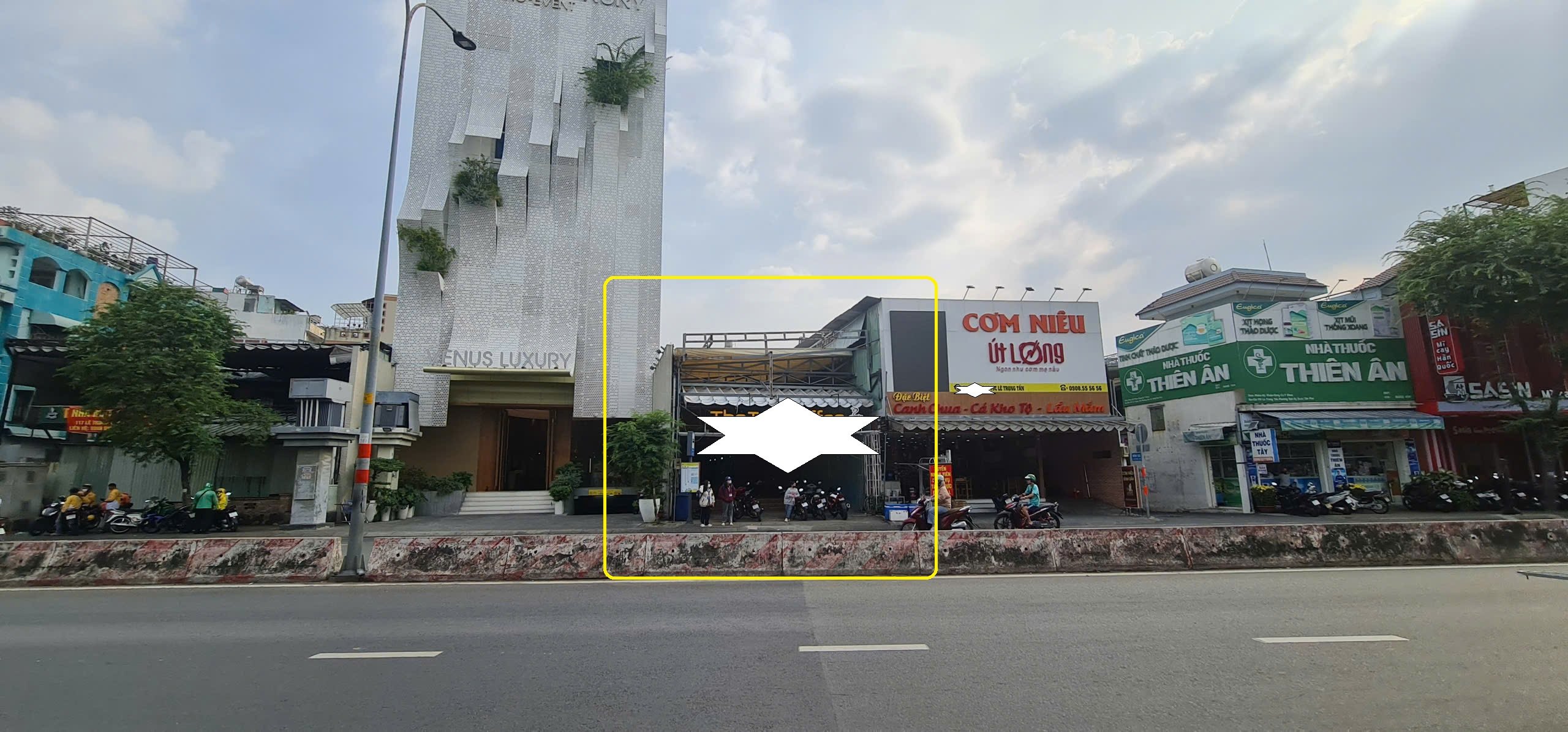HIẾM- Cho thuê nhà mặt tiền Lê TrọngTấn 400m2 - Đối diện ĐH Công Thương