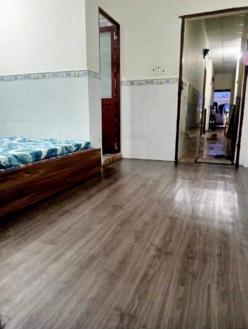 Cho thuê nhà trọ 2 phòng ngủ Lạc Long Quân Tân Bình 40m2 giá 8 triệu 400