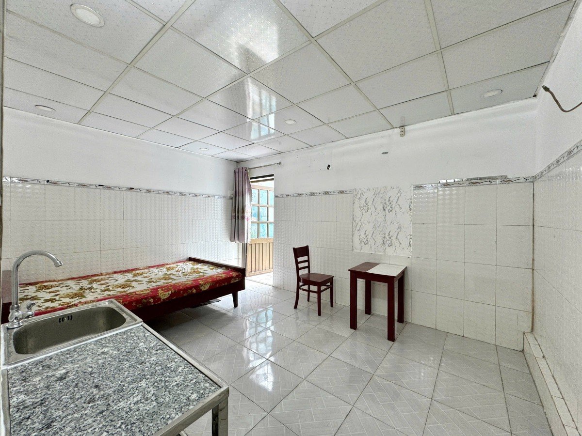 Cho thuê phòng trọ 30m2 có ban công đường Phạm Thế Hiển quận 8 giá 4,300,000 VNĐ