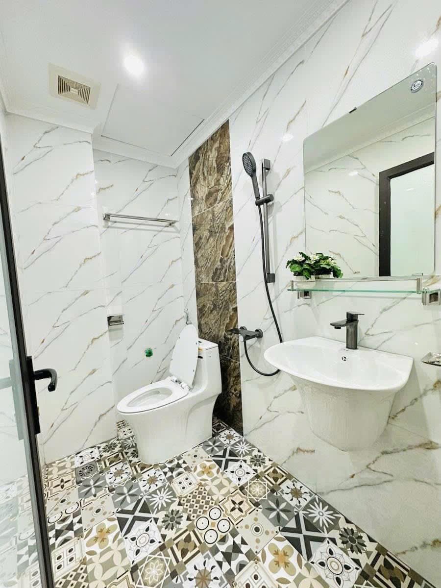 Bán toà nhà căn hộ dịch vụ 10 tầng, diện tích 101m2, mặt tiền 8m, full nội thất cao cấp, khu phố Tây Hồ, Hà Nội