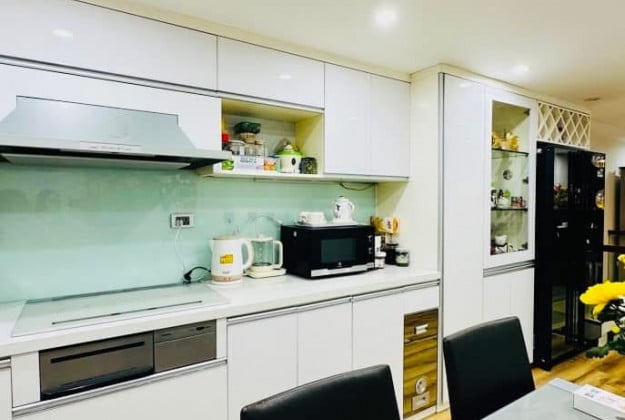 Mua nhà riêng 50m2 tại Lạc Long Quân, Cầu Giấy - Thang máy, ô tô đỗ cửa, gần Hồ Tây chỉ 11.5 tỷ VNĐ!