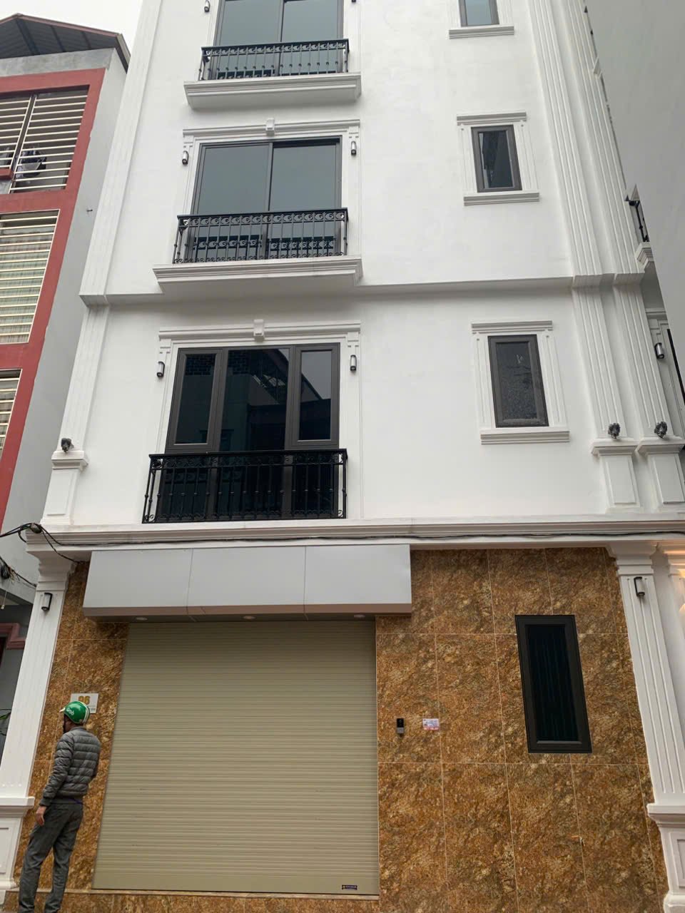 Cần bán nhà 4 tầng, diện tích 37m2, vị trí đắc địa gần cổng Làng Lụa Vạn Phúc, giá 7 tỷ