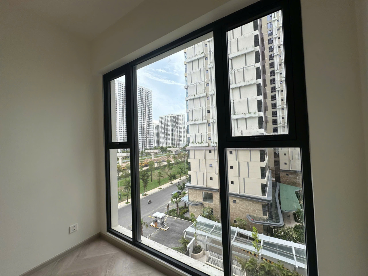 Căn hộ Swan Bay 2 phòng ngủ, diện tích 65m², giá chỉ 3 tỷ, tầng cao, view thoáng mát